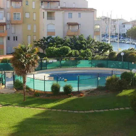 Confort, A 200m De La Avec Parking Prive Et Piscine - Fr-1-723-64 Agde