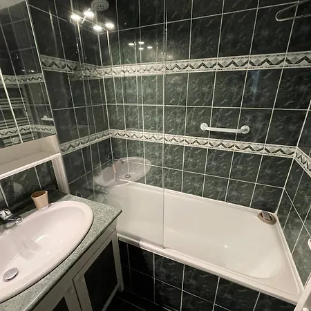 Confort, A 200m De La Avec Parking Prive Et Piscine - Fr-1-723-64 Apartment Agde